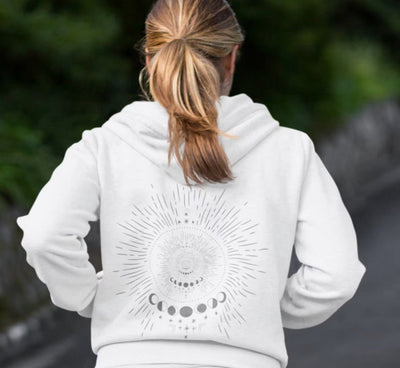 LINA - STYLISCHER HOODIE MIT SCHRIFTZUG